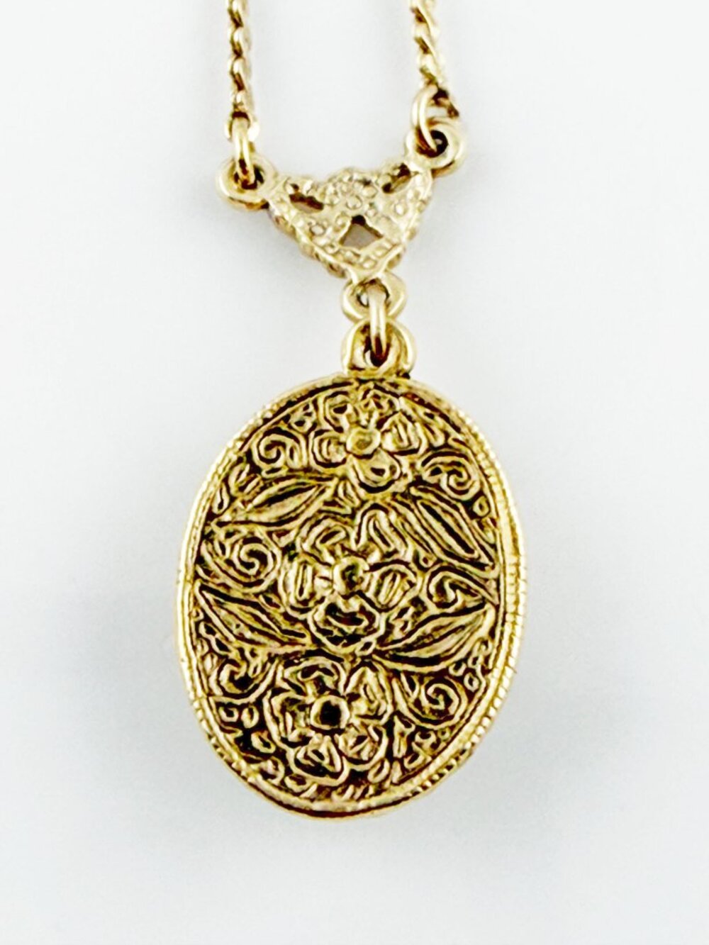1928 Jewelry Co. Gold Tone Faux Pearl Oval Pendant Necklace - Grandmacore - Picture 3 of 8